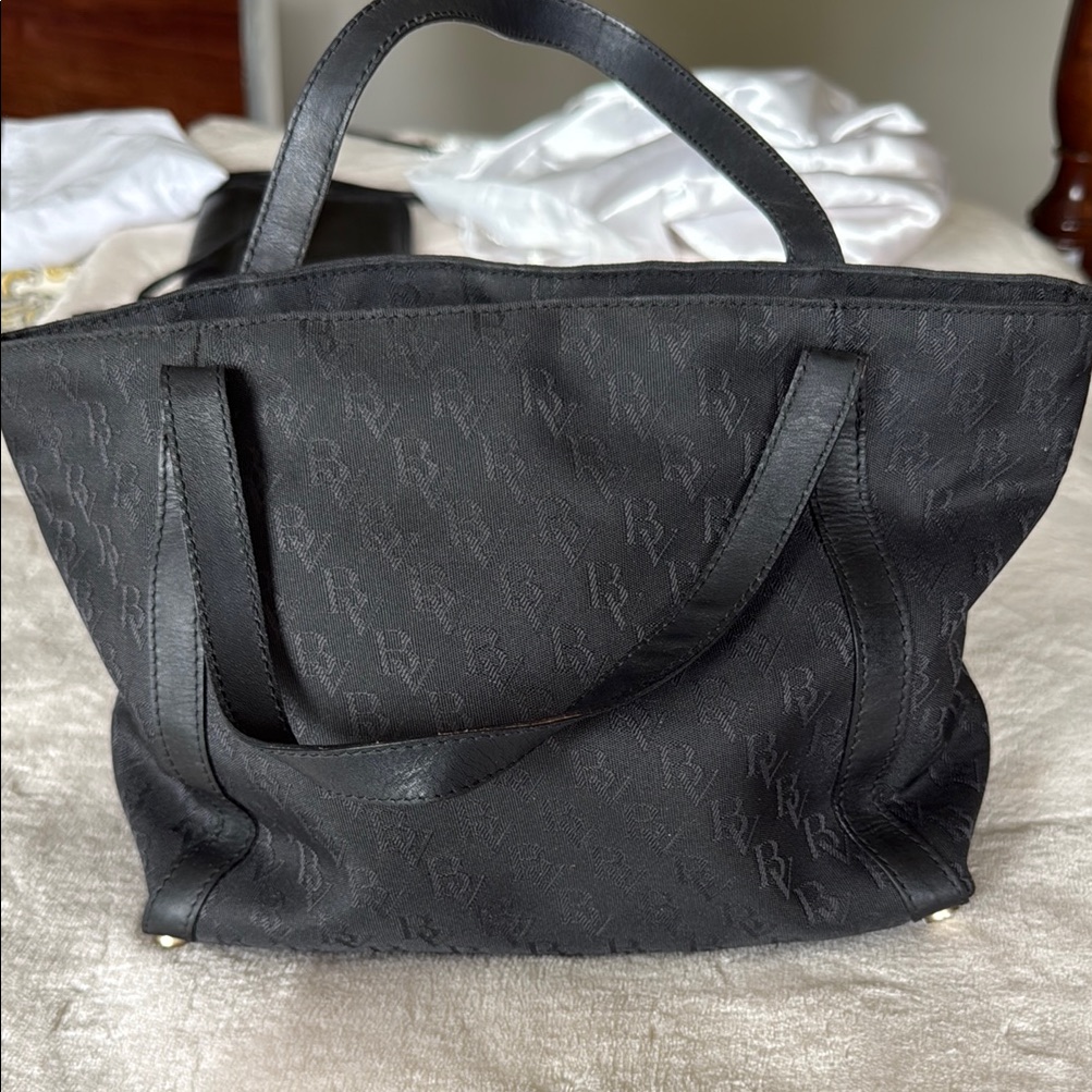 Bottega Veneta Black Tote Bag With Structured Design